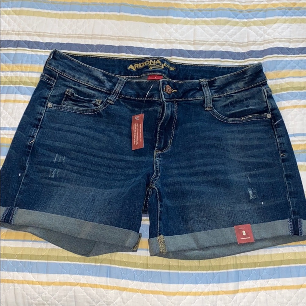 Jean short with little distress